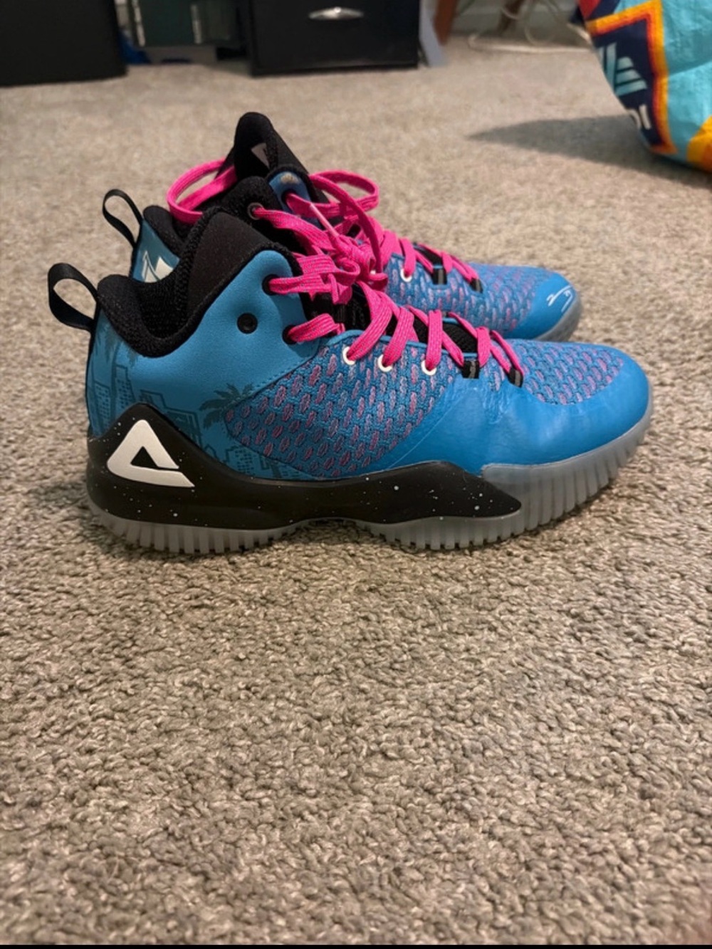 Peak Performance Men's Blue Sneakers with Pink Laces